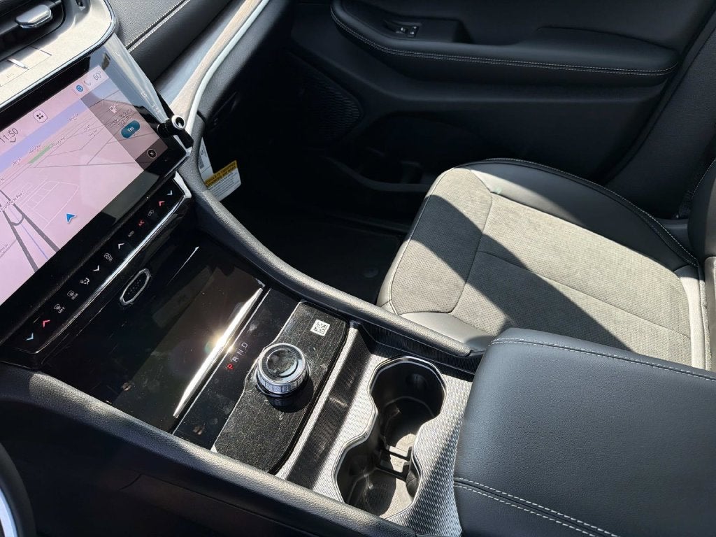 2027 Jeep Grand Cherokee Laredo Altitude