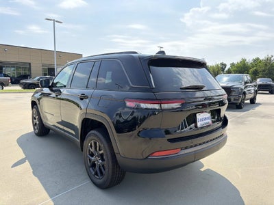 2027 Jeep Grand Cherokee Laredo Altitude