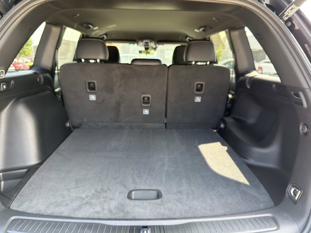 2027 Jeep Grand Cherokee Laredo Altitude
