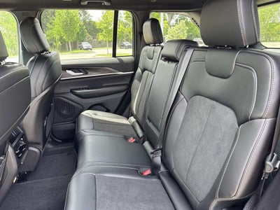 2026 Jeep Grand Cherokee GRAND CHEROKEE LAREDO ALTITUDE 4X2