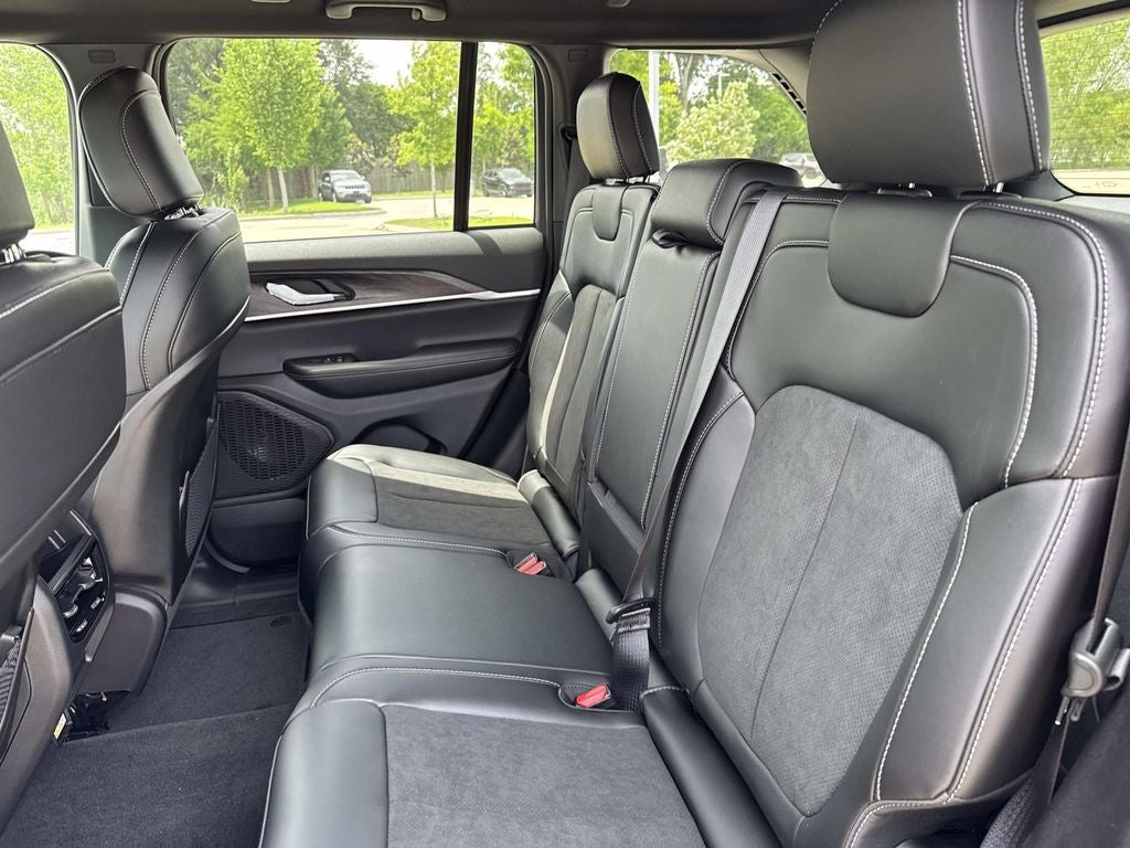 2026 Jeep Grand Cherokee GRAND CHEROKEE LAREDO ALTITUDE 4X2