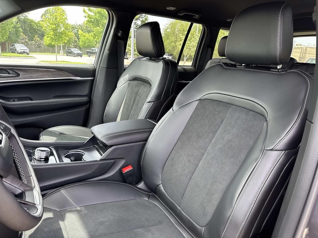 2026 Jeep Grand Cherokee GRAND CHEROKEE LAREDO ALTITUDE 4X2