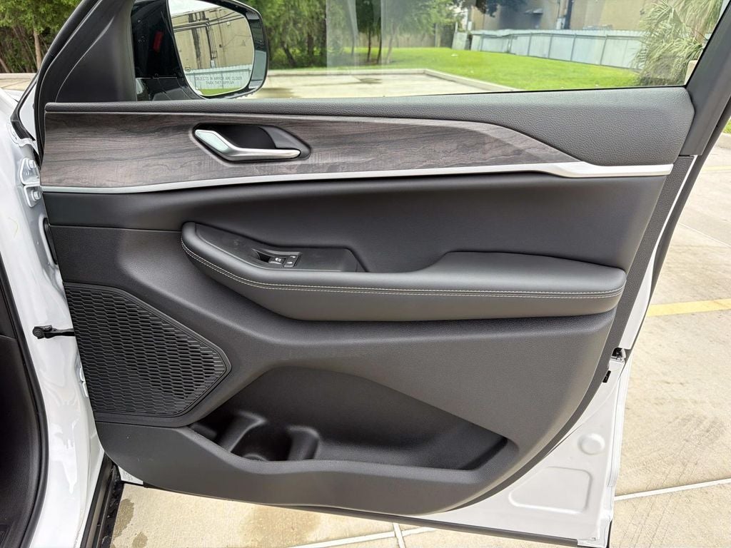 2026 Jeep Grand Cherokee GRAND CHEROKEE LAREDO ALTITUDE 4X2