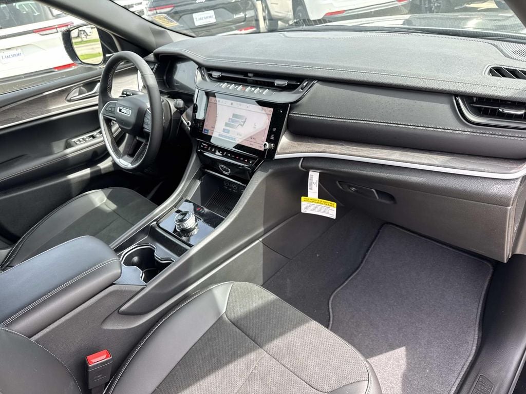 2026 Jeep Grand Cherokee GRAND CHEROKEE LAREDO ALTITUDE 4X2