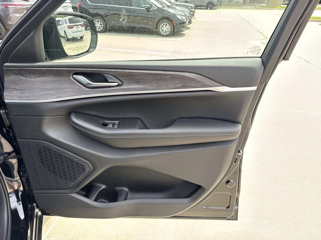 2026 Jeep Grand Cherokee GRAND CHEROKEE LAREDO ALTITUDE 4X2