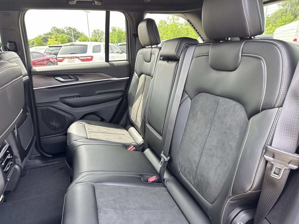 2026 Jeep Grand Cherokee GRAND CHEROKEE LAREDO ALTITUDE 4X2