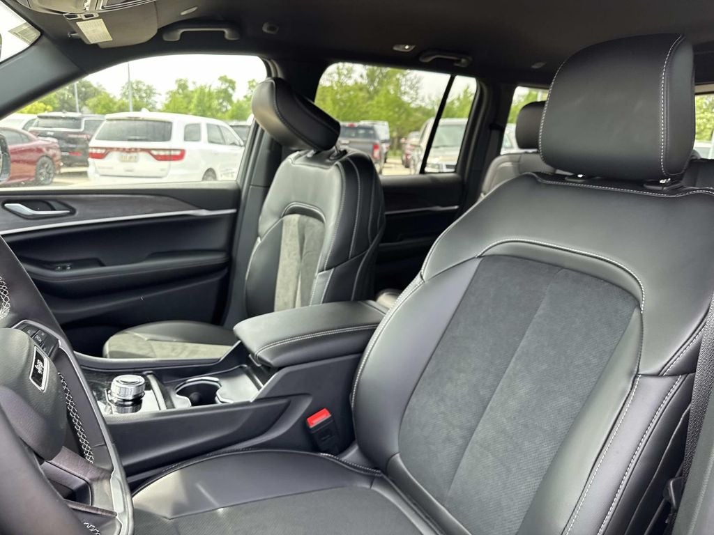 2026 Jeep Grand Cherokee GRAND CHEROKEE LAREDO ALTITUDE 4X2