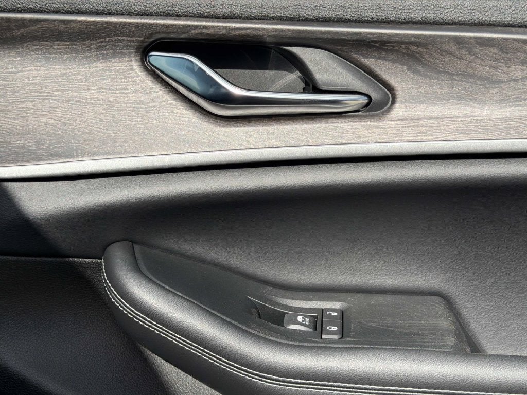 2027 Jeep Grand Cherokee Laredo Altitude