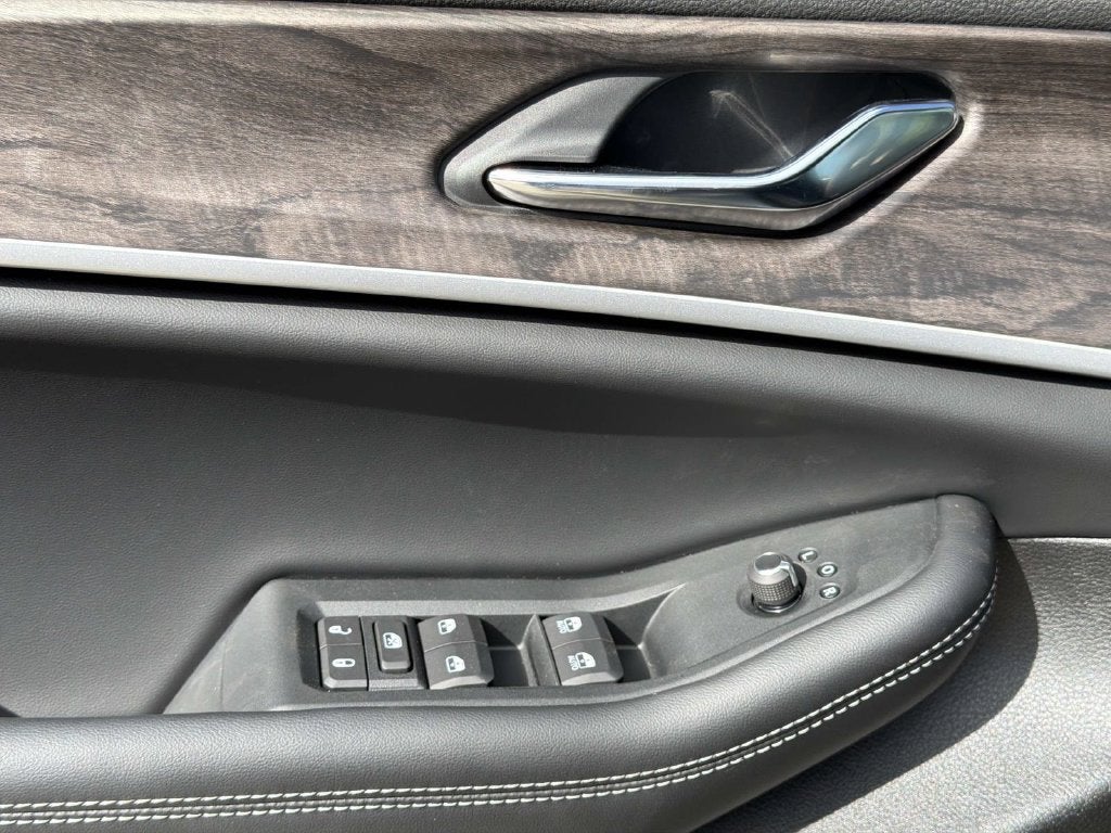 2027 Jeep Grand Cherokee Laredo Altitude