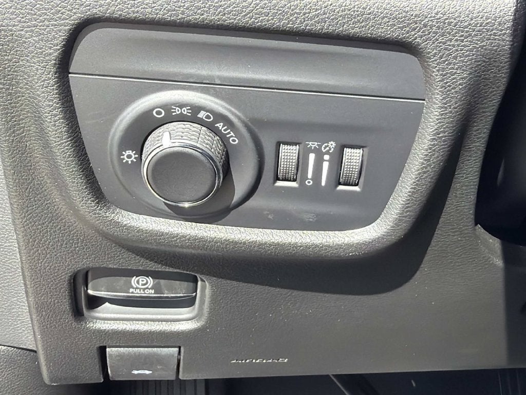 2027 Jeep Grand Cherokee Laredo Altitude