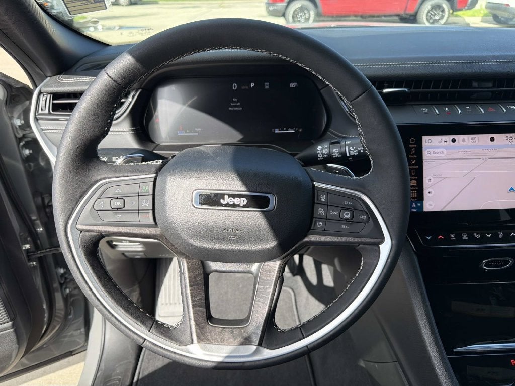 2027 Jeep Grand Cherokee Laredo Altitude