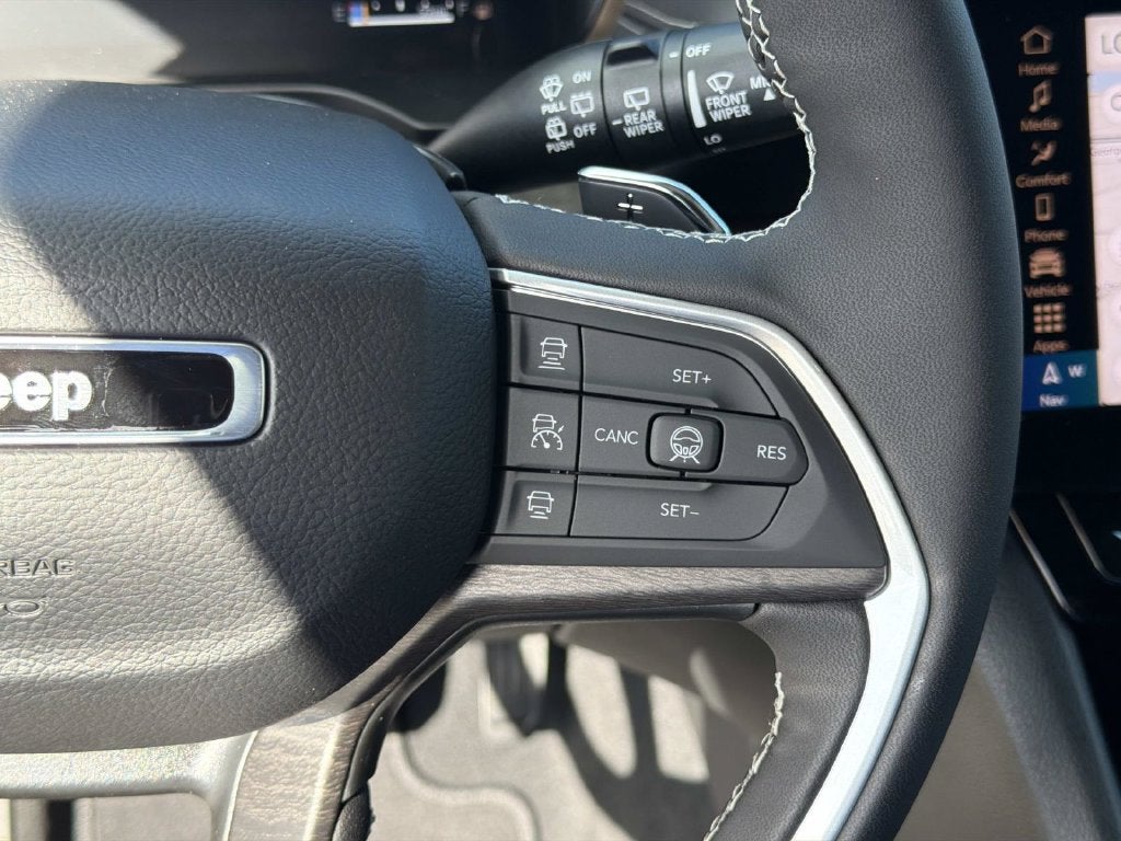 2027 Jeep Grand Cherokee Laredo Altitude