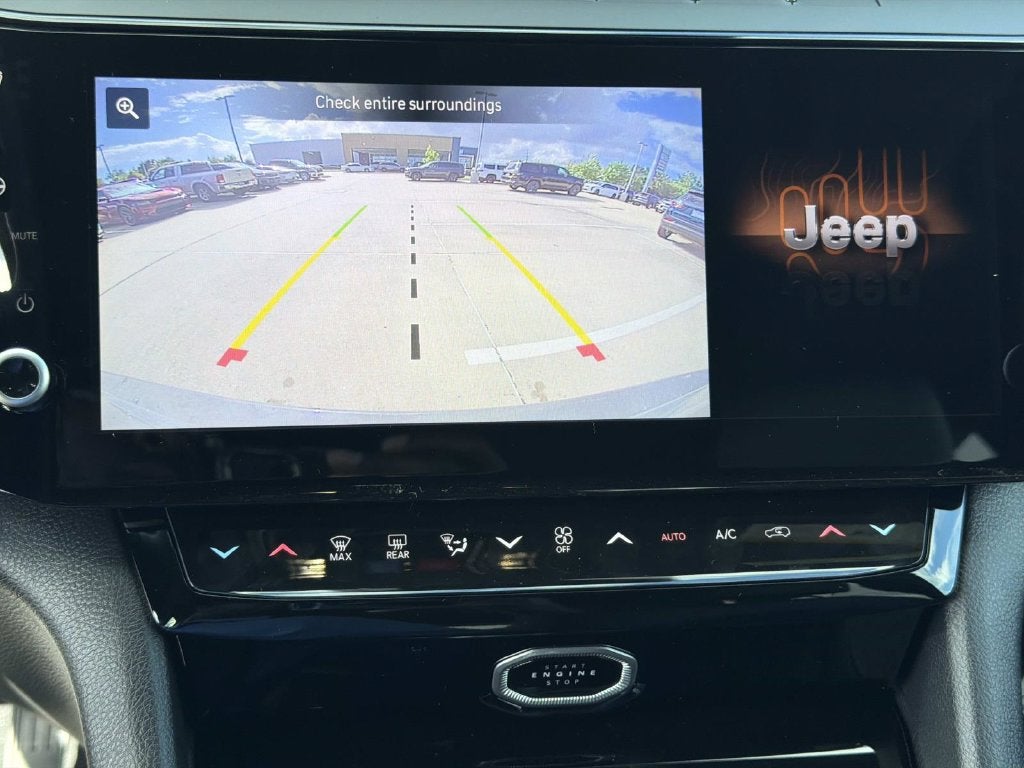 2027 Jeep Grand Cherokee Laredo Altitude