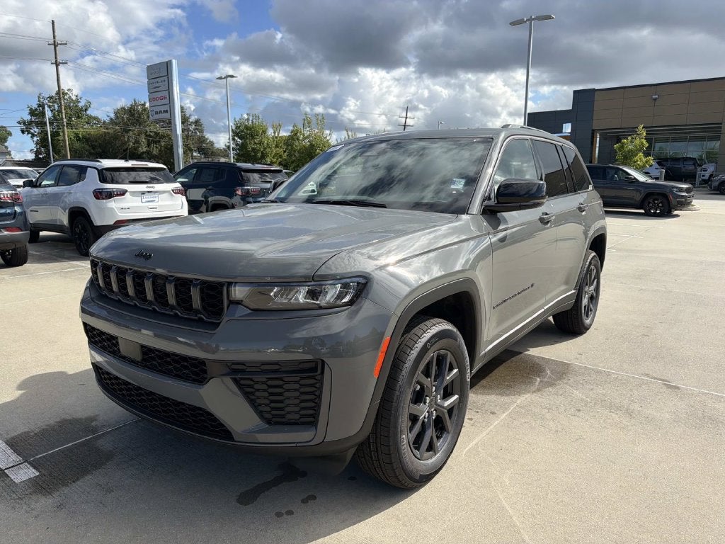2027 Jeep Grand Cherokee Laredo Altitude