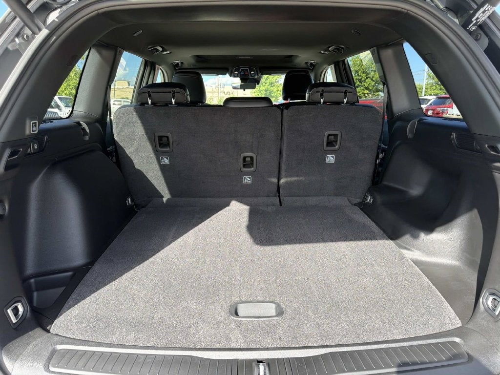 2027 Jeep Grand Cherokee Laredo Altitude