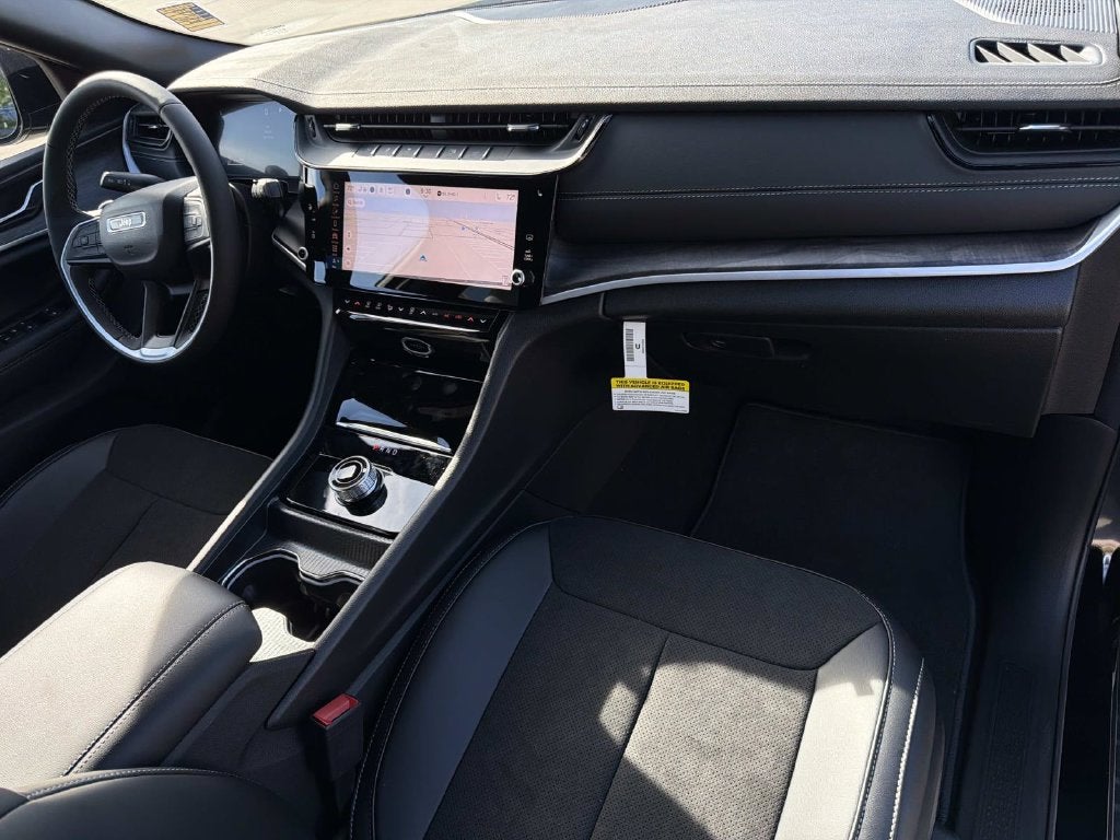 2027 Jeep Grand Cherokee Laredo Altitude