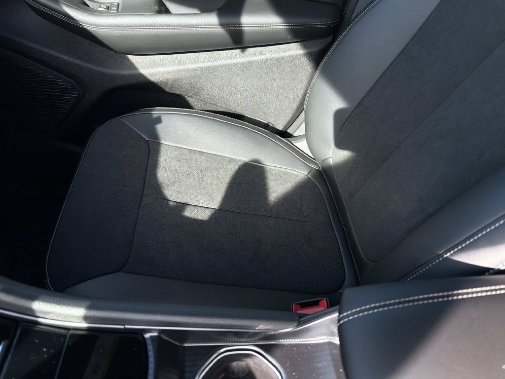 2027 Jeep Grand Cherokee Laredo Altitude
