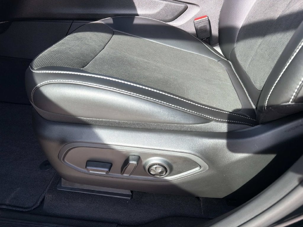2027 Jeep Grand Cherokee Laredo Altitude