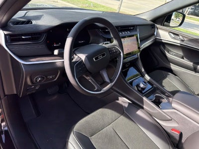 2027 Jeep Grand Cherokee Laredo Altitude