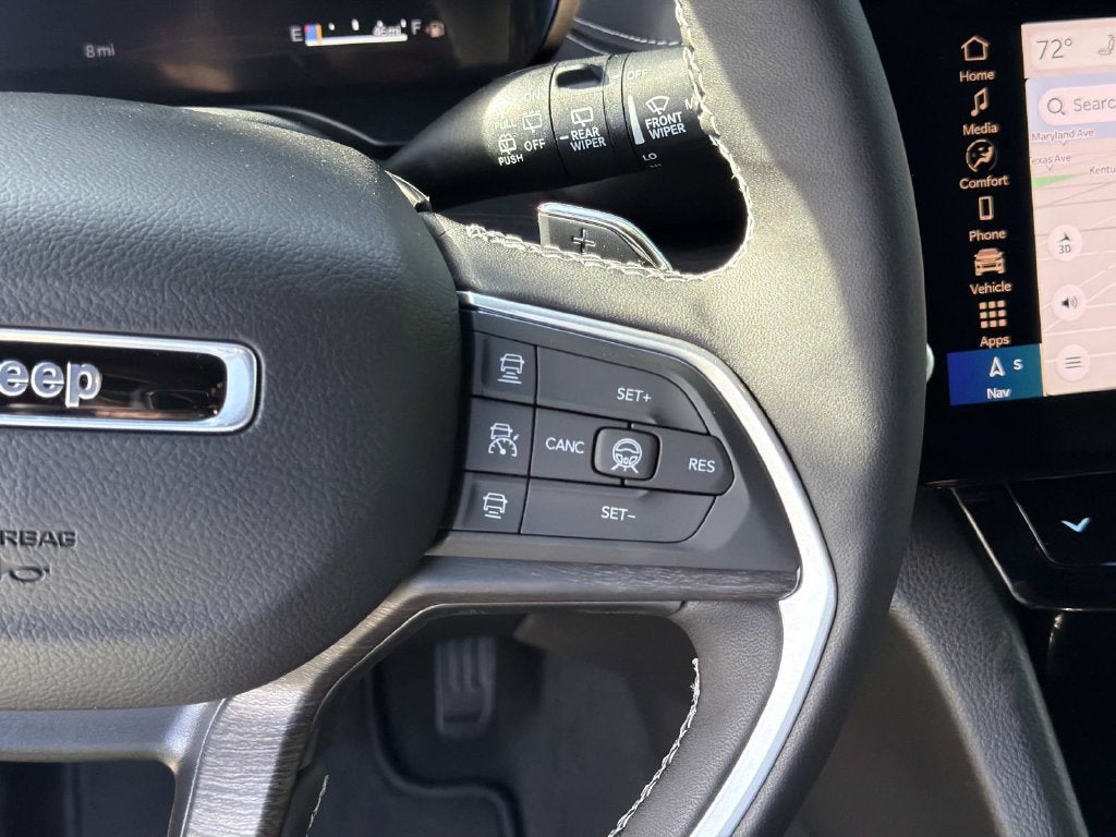2027 Jeep Grand Cherokee Laredo Altitude