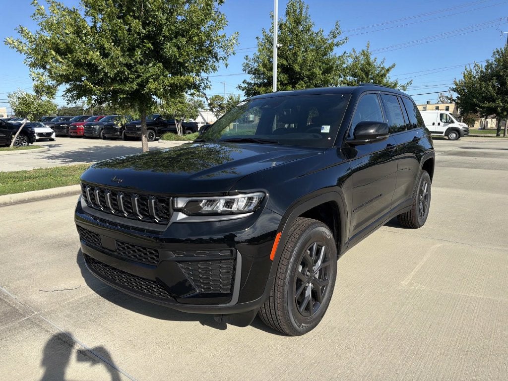 2027 Jeep Grand Cherokee Laredo Altitude