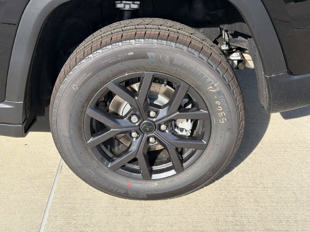 2027 Jeep Grand Cherokee Laredo Altitude