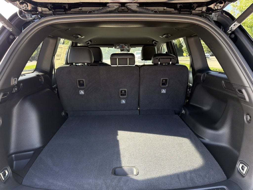 2027 Jeep Grand Cherokee Laredo Altitude