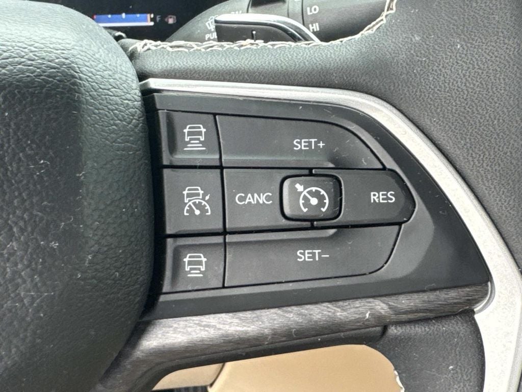 2023 Jeep Grand Cherokee Limited 4x2