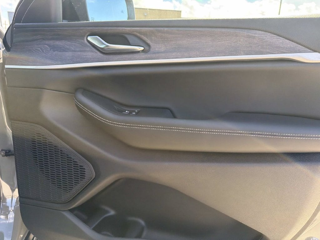 2027 Jeep Grand Cherokee Limited