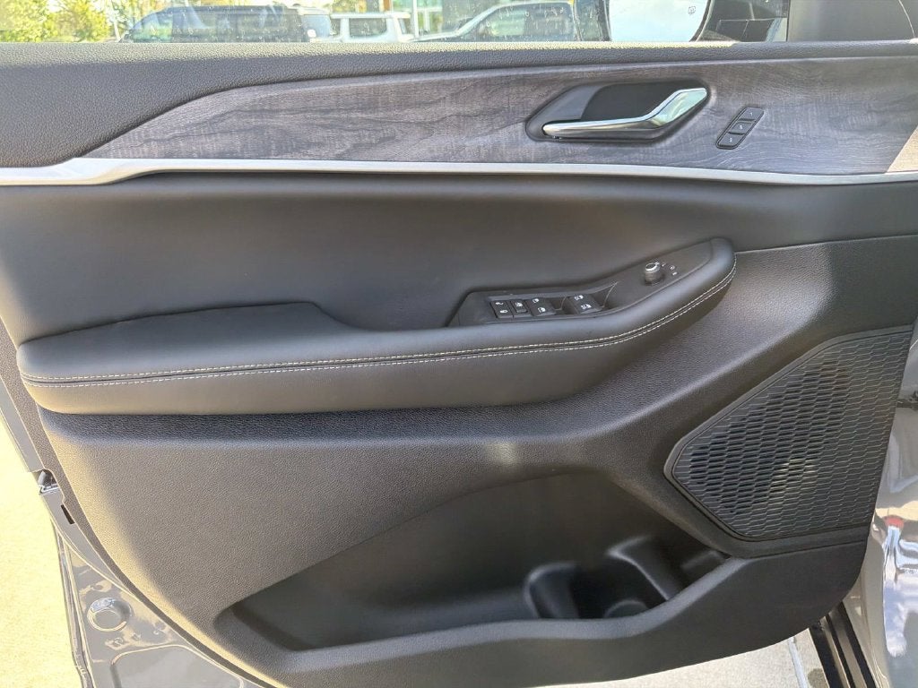 2027 Jeep Grand Cherokee Limited