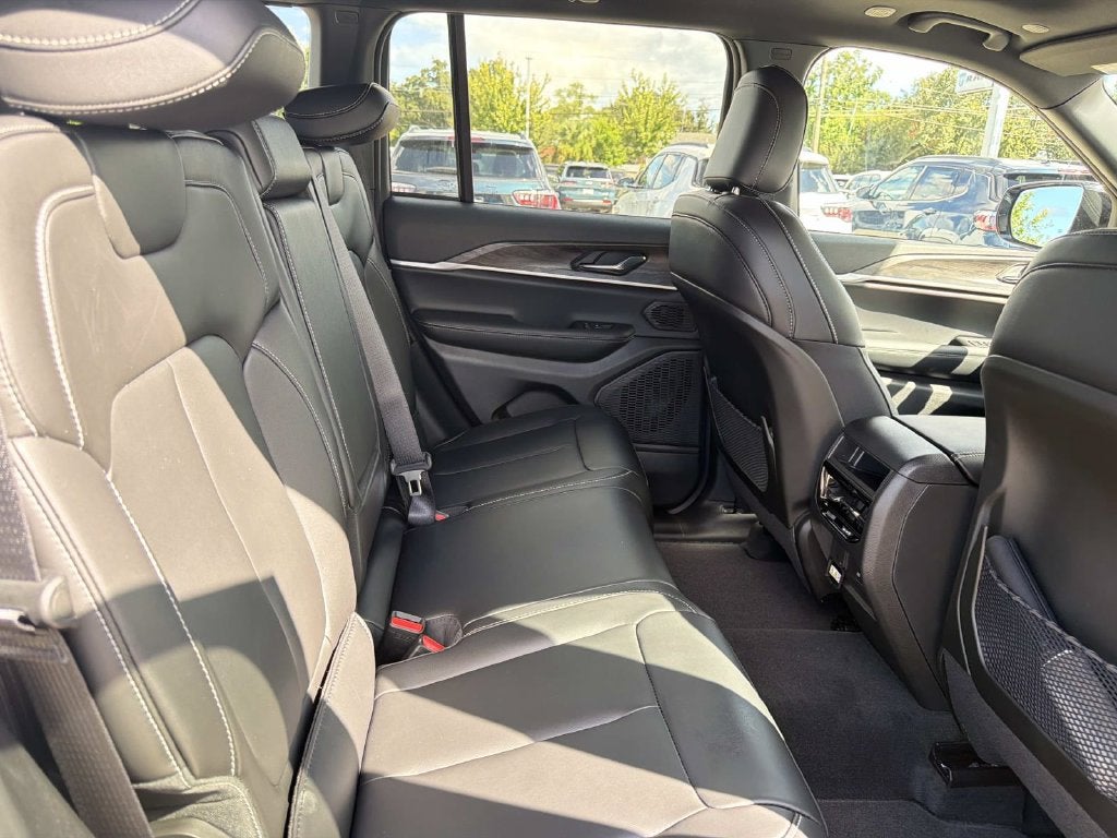 2027 Jeep Grand Cherokee Limited