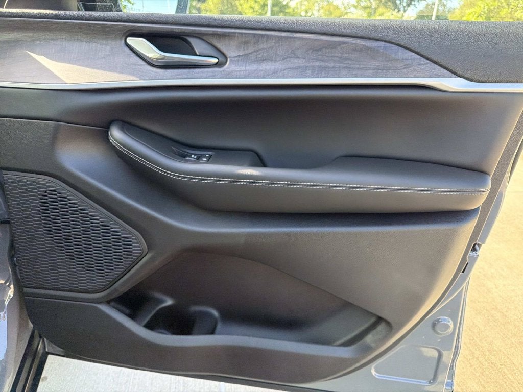 2027 Jeep Grand Cherokee Limited