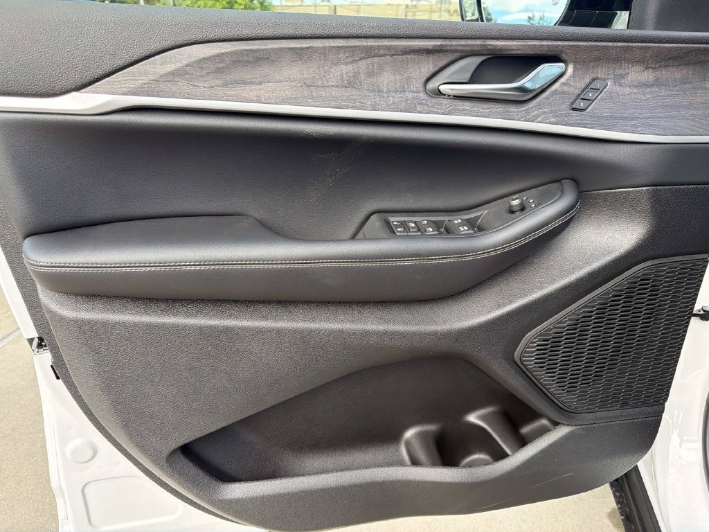 2027 Jeep Grand Cherokee Limited