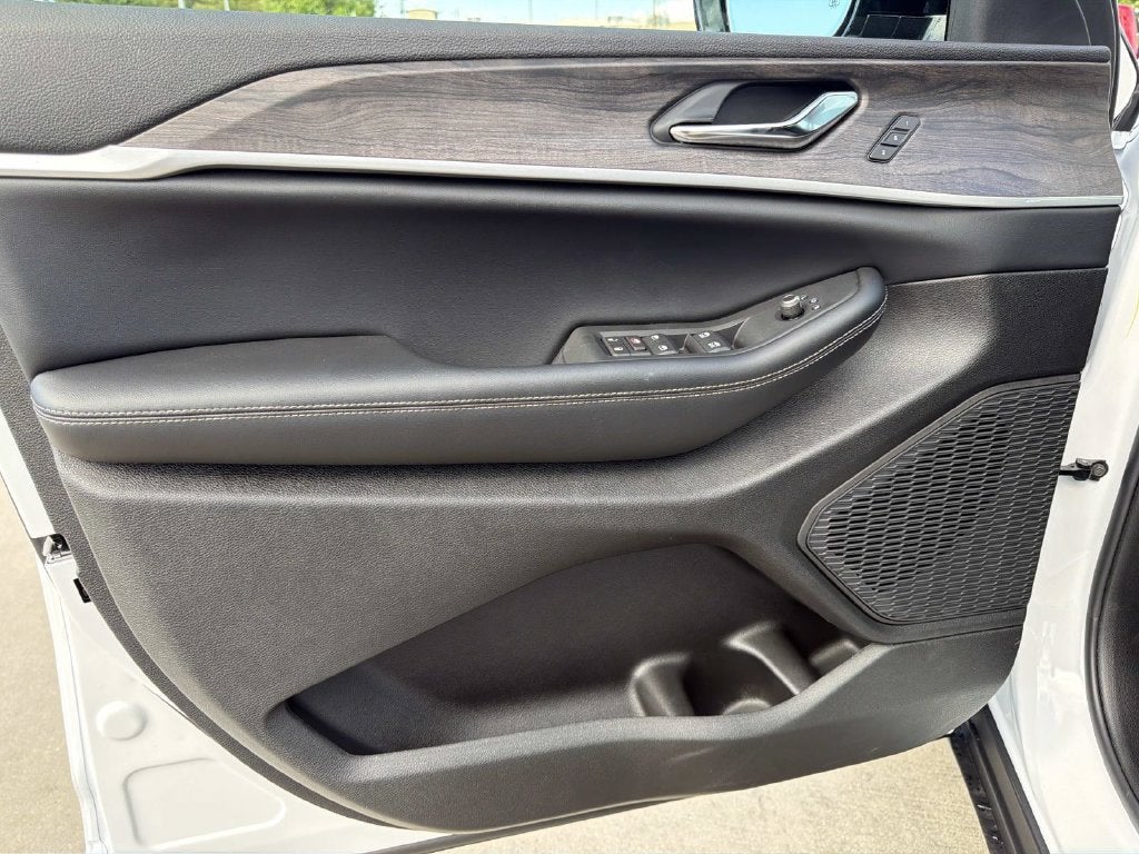 2027 Jeep Grand Cherokee Limited