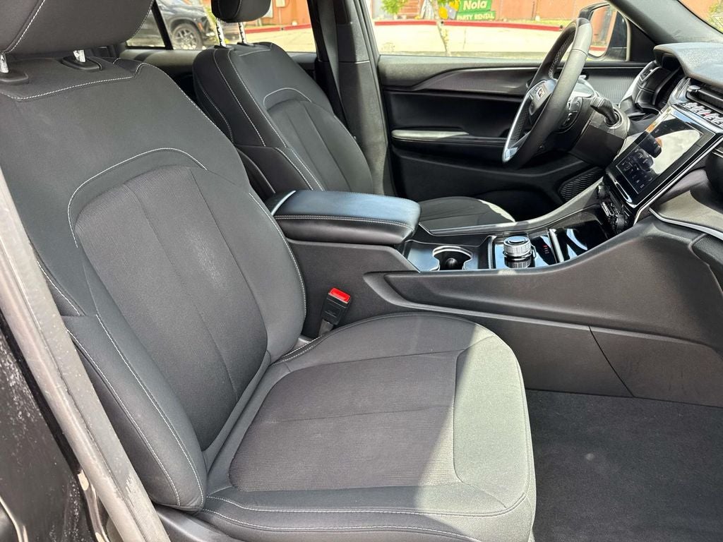 2025 Jeep Grand Cherokee Laredo 4x4