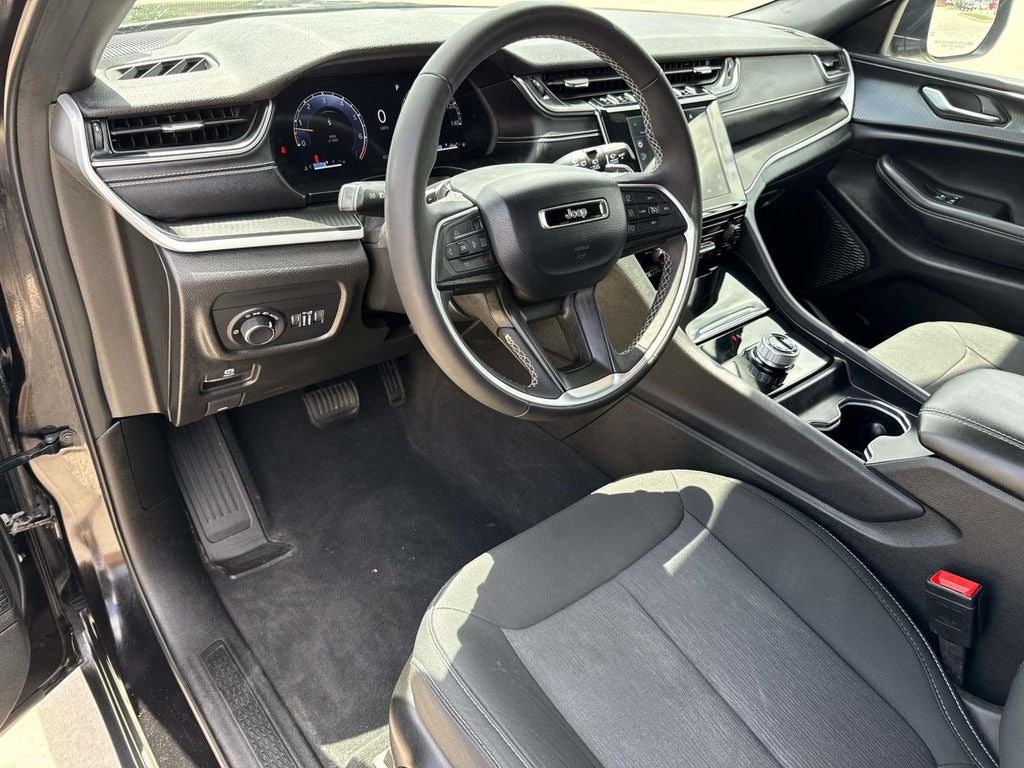 2025 Jeep Grand Cherokee Laredo 4x4