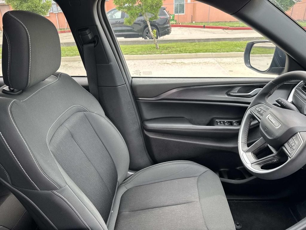 2025 Jeep Grand Cherokee Laredo X 4x4