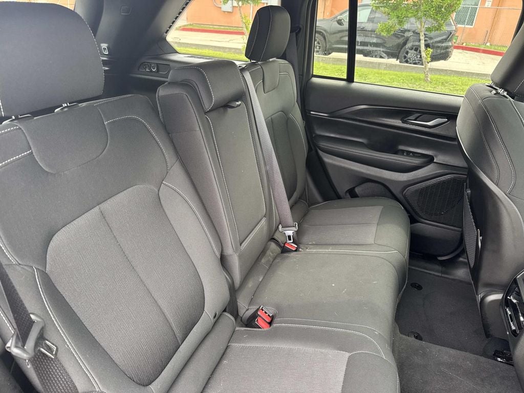 2025 Jeep Grand Cherokee Laredo X 4x4