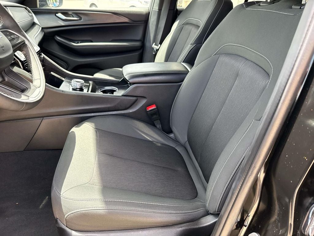 2025 Jeep Grand Cherokee Laredo X 4x4
