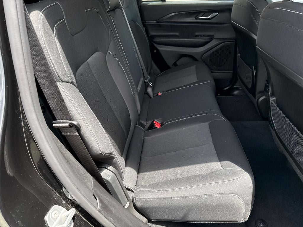 2025 Jeep Grand Cherokee Laredo X 4x4