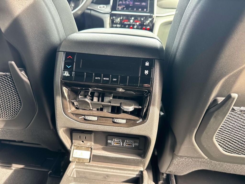 2025 Jeep Grand Cherokee GRAND CHEROKEE L ALTITUDE X 4X2