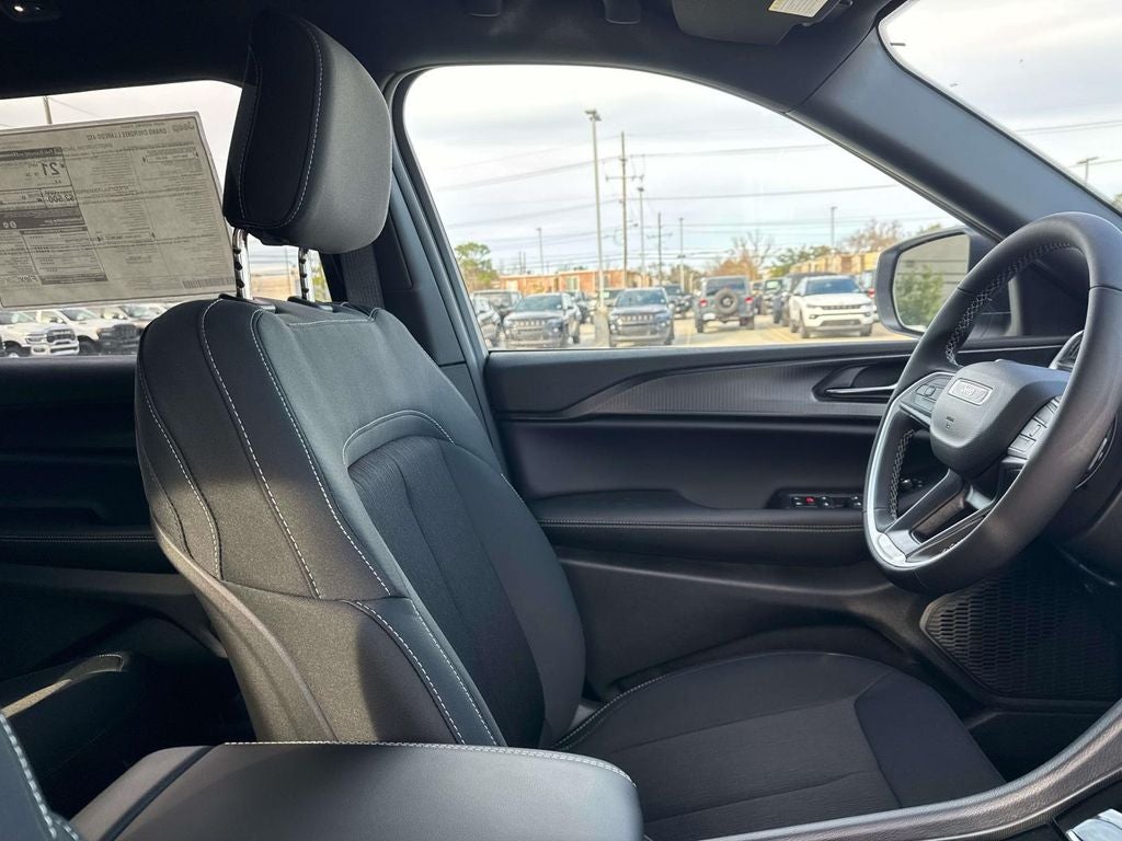 2025 Jeep Grand Cherokee GRAND CHEROKEE L LAREDO 4X2