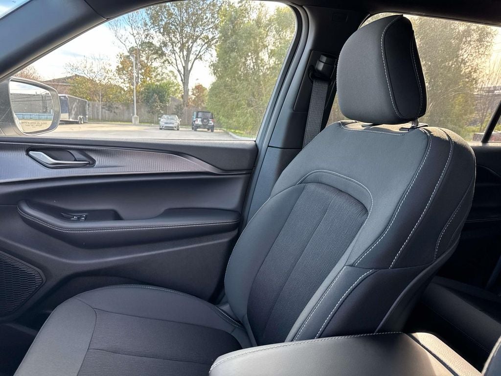 2025 Jeep Grand Cherokee GRAND CHEROKEE L LAREDO 4X2