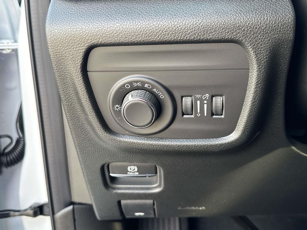 2025 Jeep Grand Cherokee GRAND CHEROKEE L LAREDO 4X2