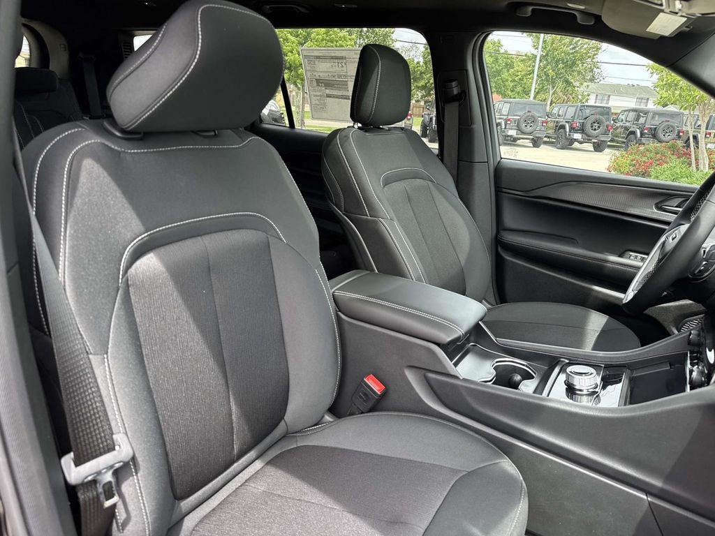 2026 Jeep Grand Cherokee GRAND CHEROKEE L LAREDO X 4X2