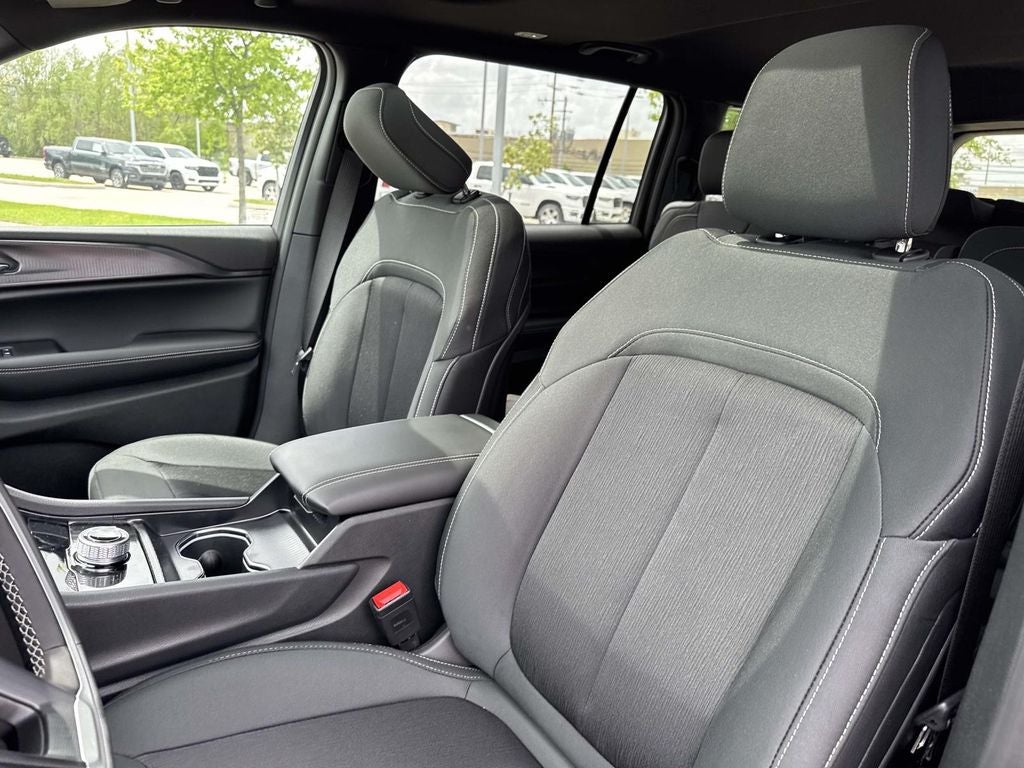 2026 Jeep Grand Cherokee GRAND CHEROKEE L LAREDO X 4X2