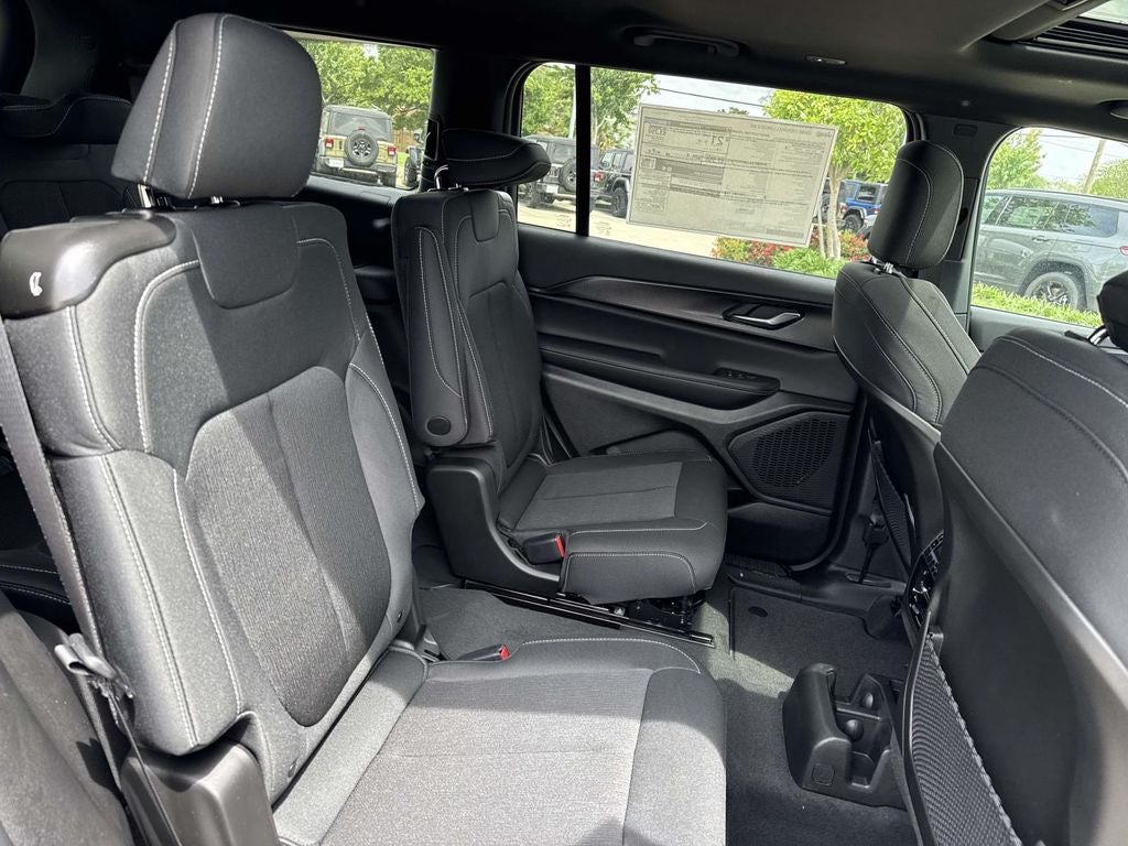 2026 Jeep Grand Cherokee GRAND CHEROKEE L LAREDO X 4X2