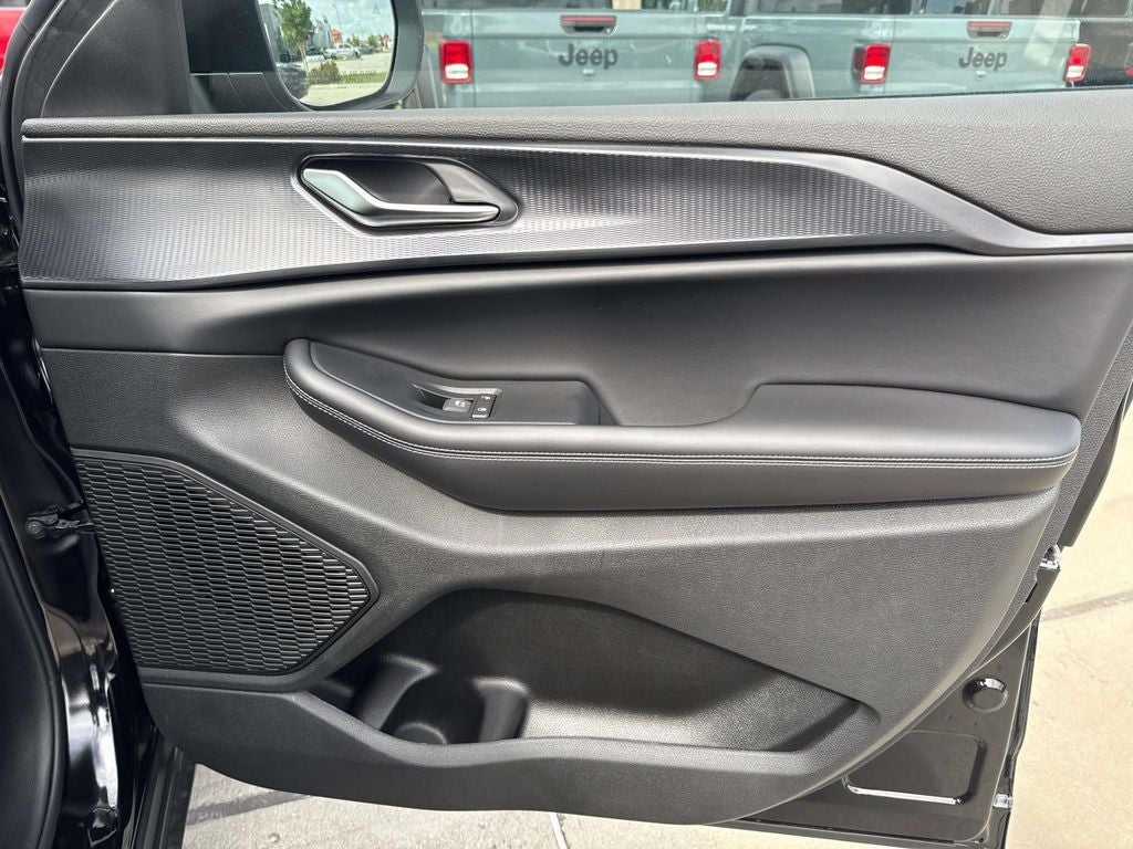 2025 Jeep Grand Cherokee GRAND CHEROKEE L LAREDO 4X2