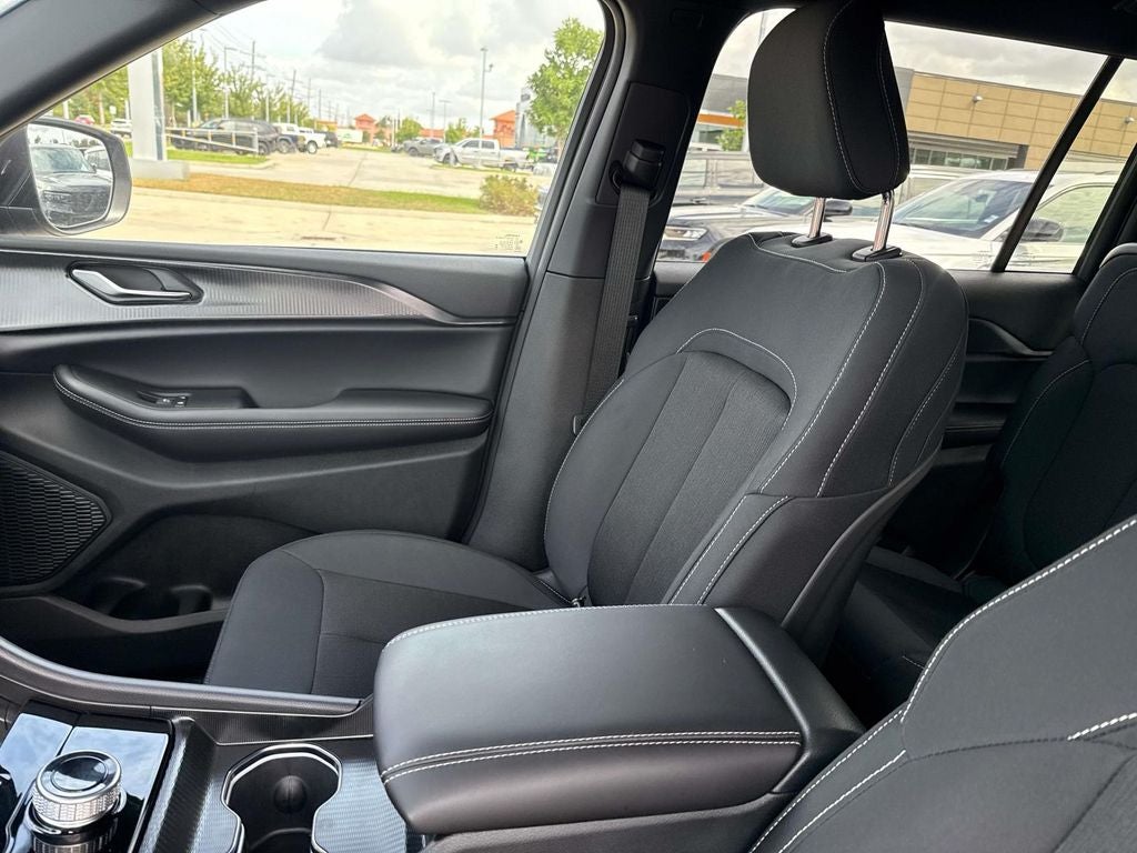 2025 Jeep Grand Cherokee GRAND CHEROKEE L LAREDO 4X2