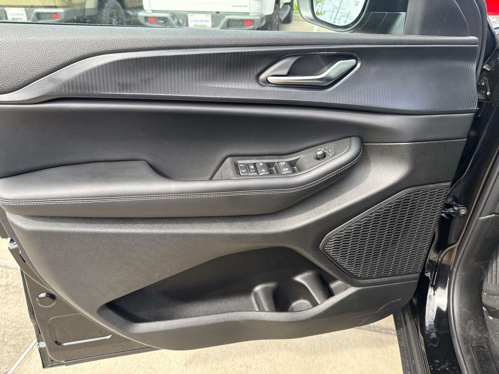 2025 Jeep Grand Cherokee GRAND CHEROKEE L LAREDO 4X2